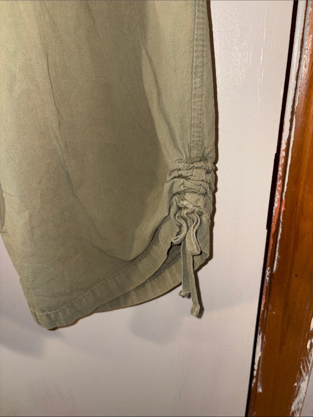 Gloria Vanderbilt Olive Green Drawstring Cargo Capris - Picture 2 of 6